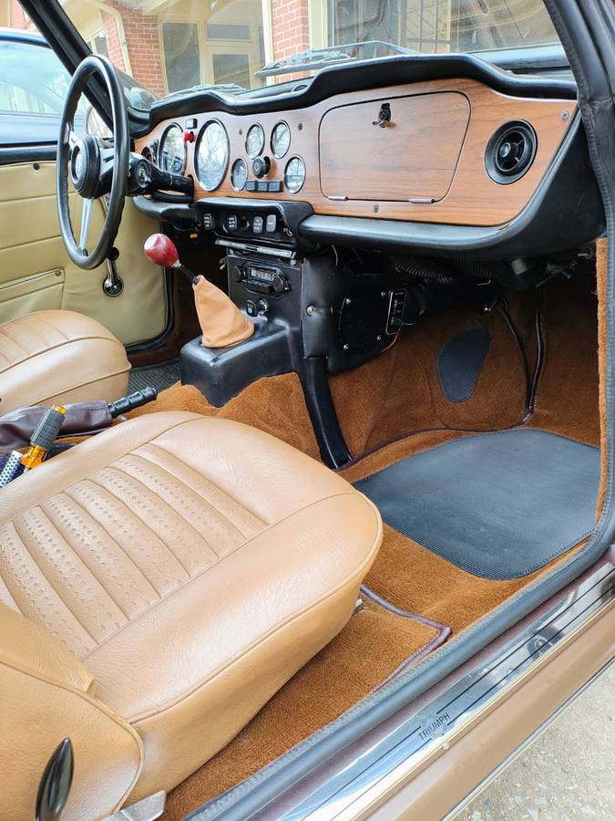 Triumph-tr6-1975-brown-5
