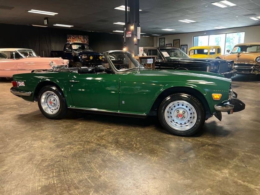 Triumph-tr6-1976-green-10