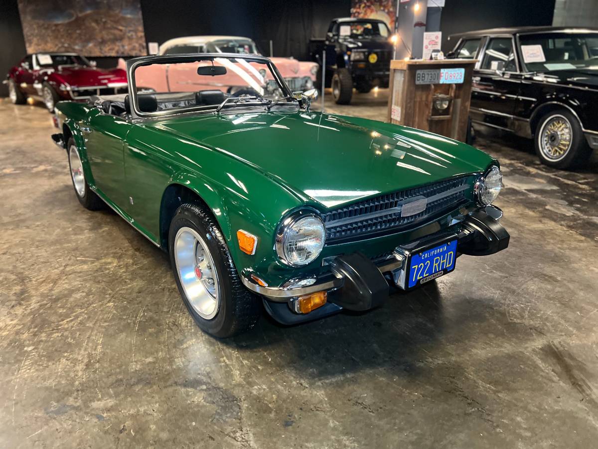 Triumph-tr6-1976-green-12
