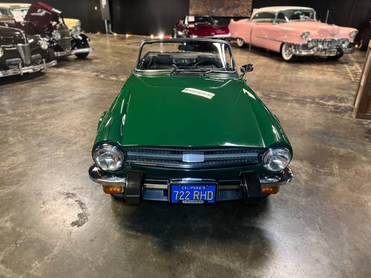 Triumph-tr6-1976-green-13