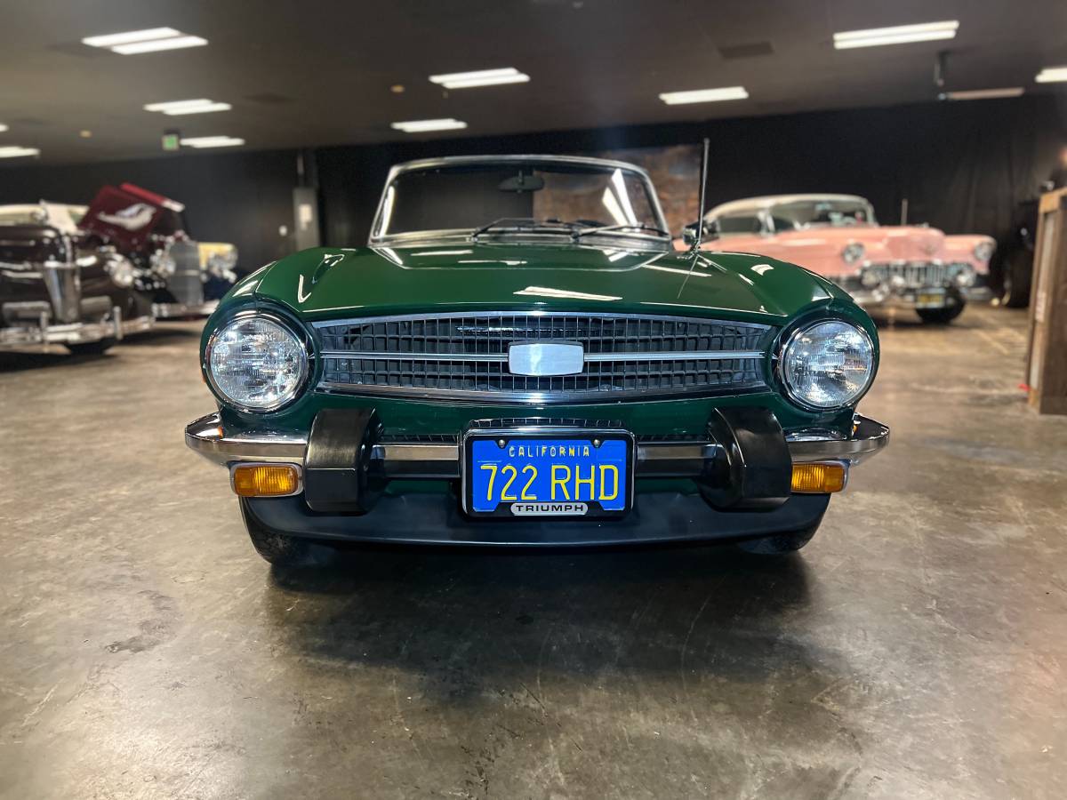 Triumph-tr6-1976-green-14
