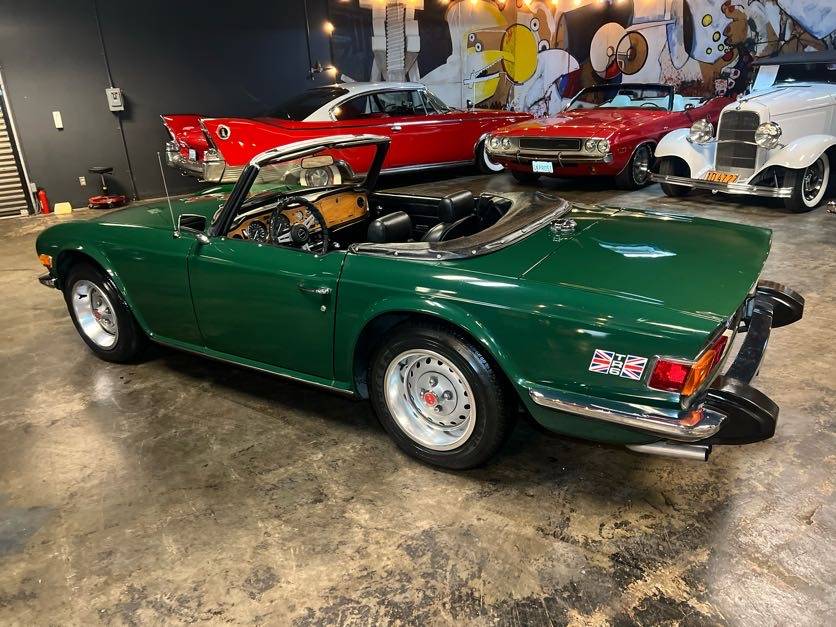 Triumph-tr6-1976-green-2