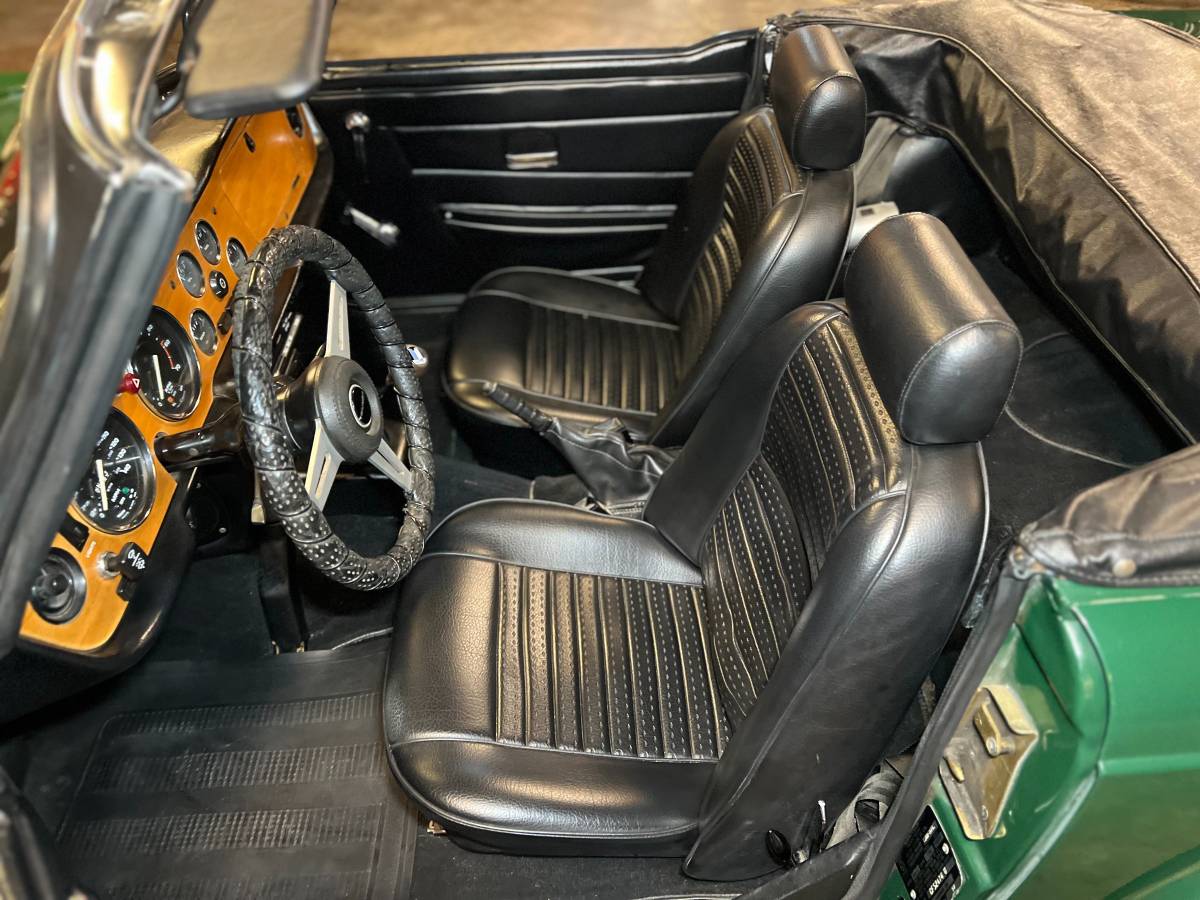 Triumph-tr6-1976-green-20