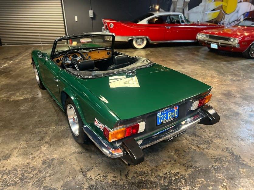 Triumph-tr6-1976-green-4