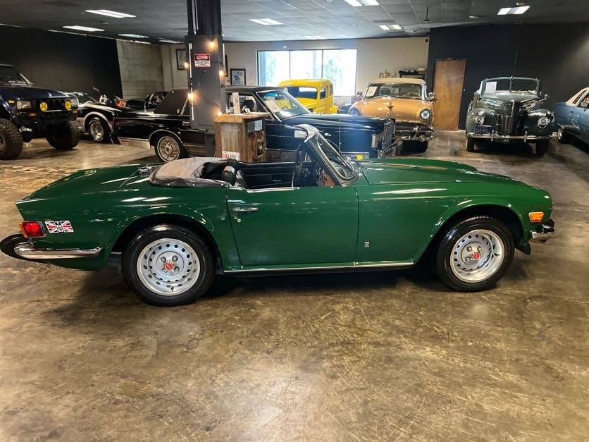 Triumph-tr6-1976-green-9