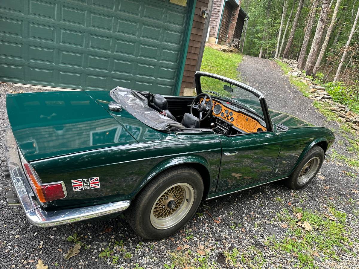 Triumph-tr6-convertible-1974-green-1