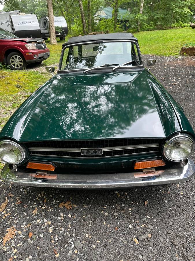 Triumph-tr6-convertible-1974-green-10