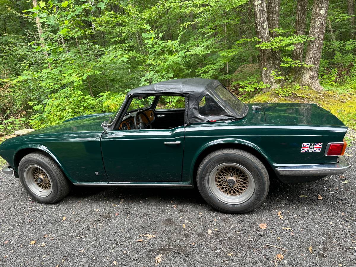 Triumph-tr6-convertible-1974-green-7
