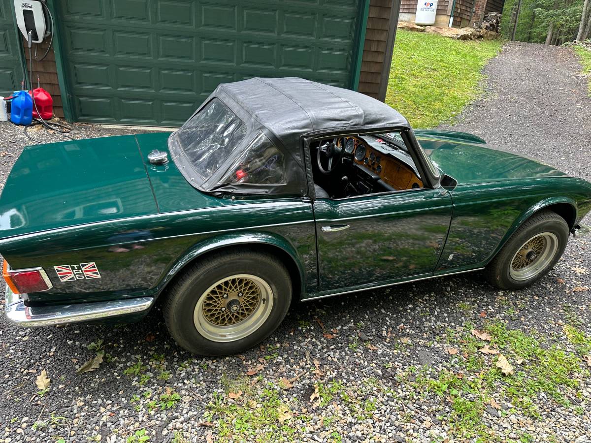 Triumph-tr6-convertible-1974-green-9