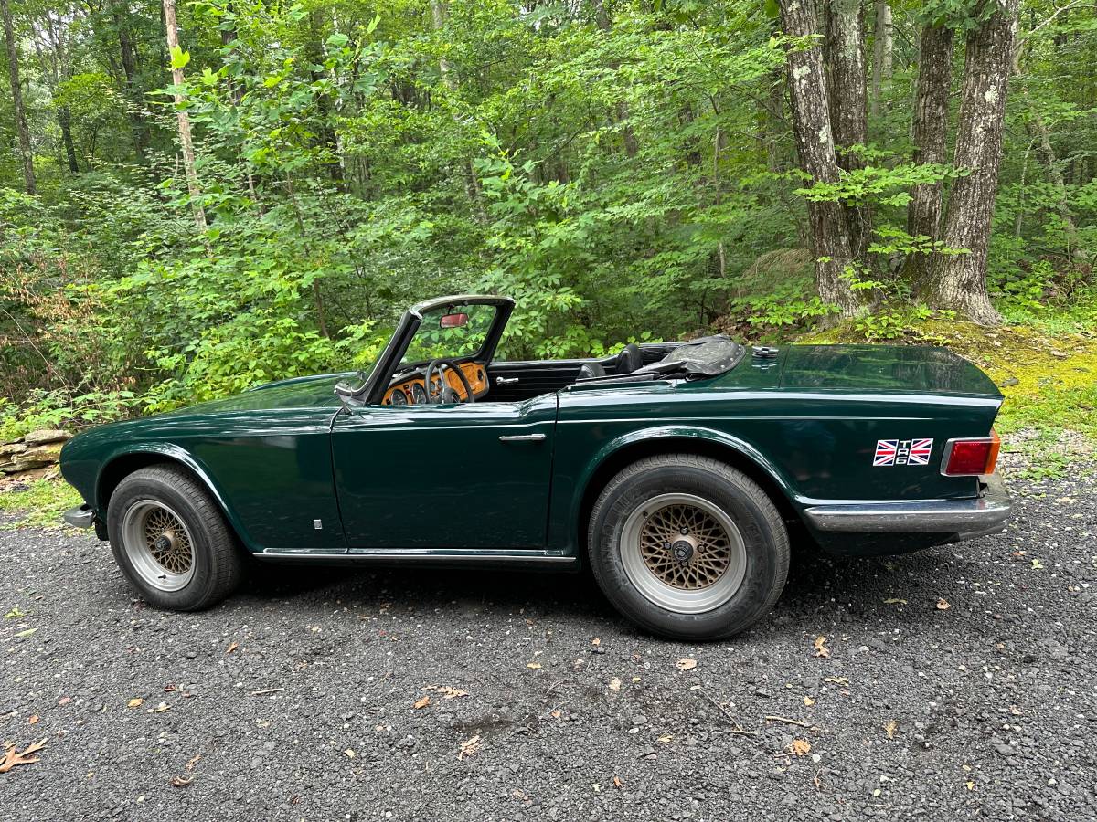 Triumph-tr6-convertible-1974-green