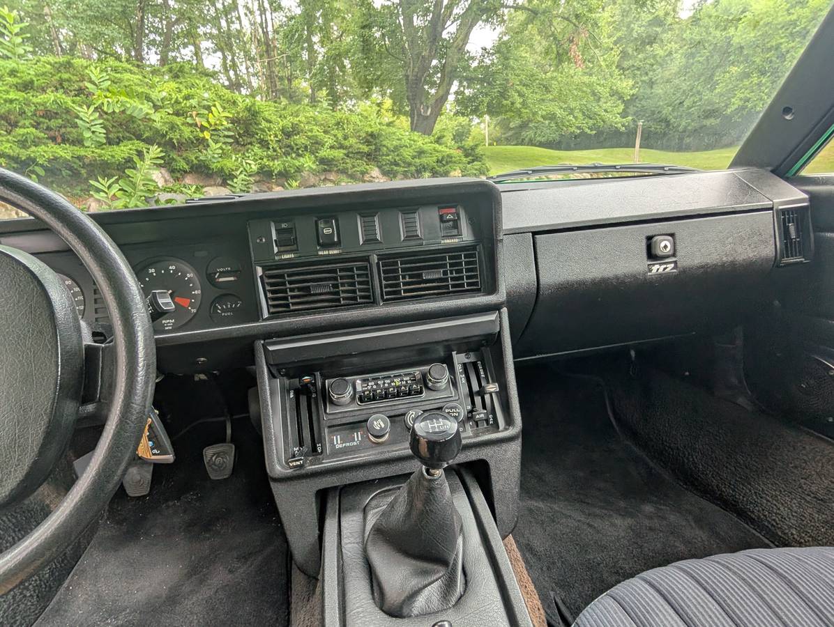 Triumph-tr7-1976-green-11