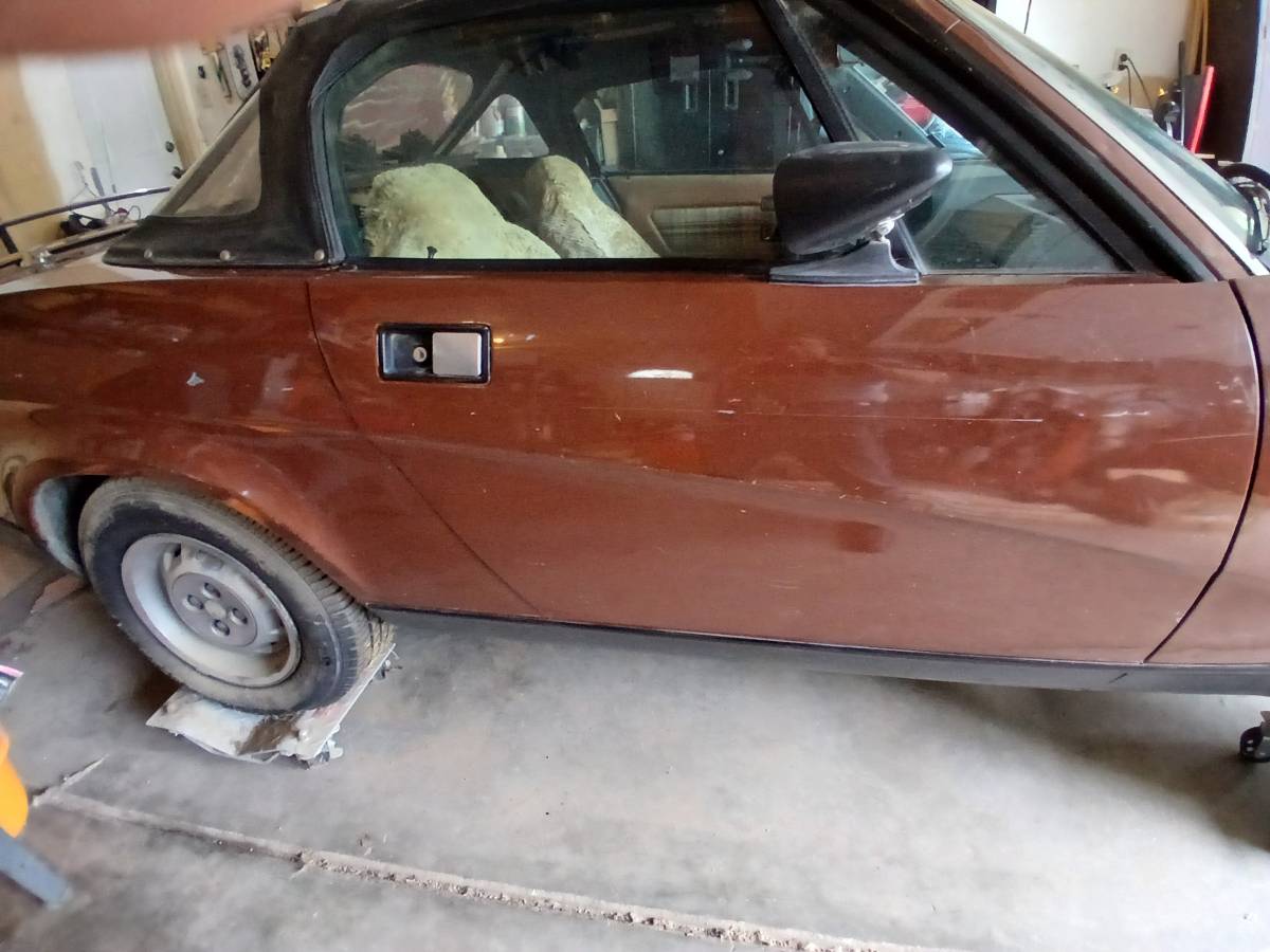 Triumph-tr7-convertible-1980-brown-2