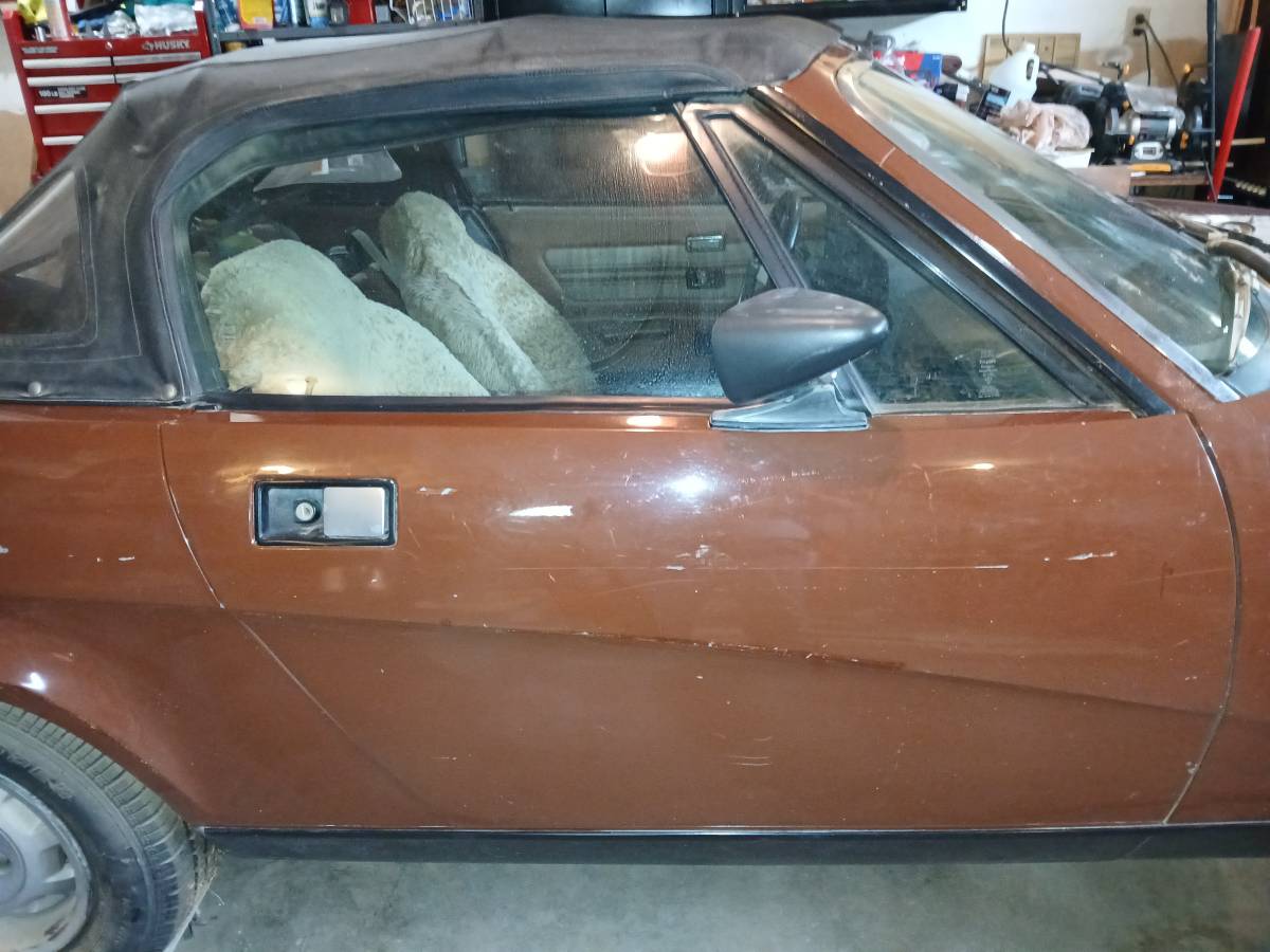 Triumph-tr7-convertible-1980-brown-8