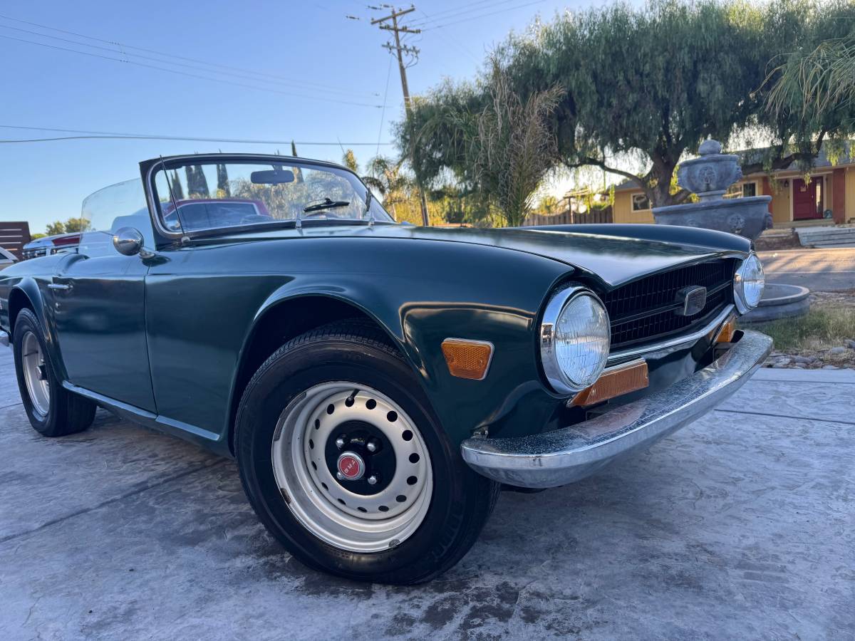 Truimph-tr6-1972-green-13