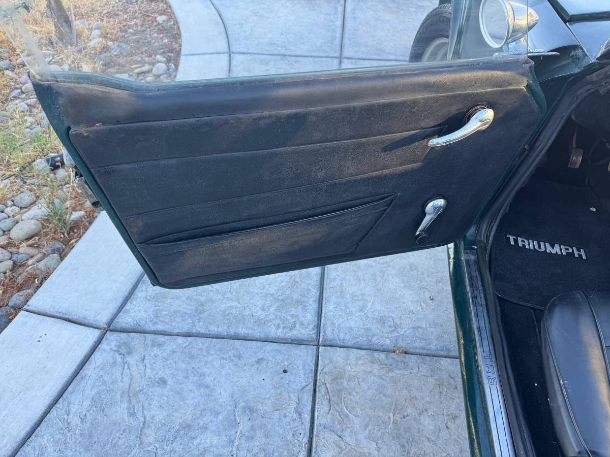 Truimph-tr6-1972-green-15
