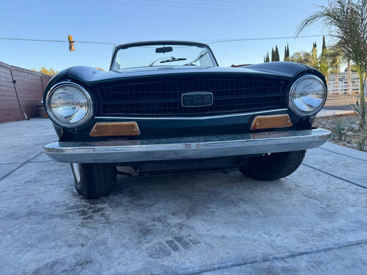 Truimph-tr6-1972-green-9