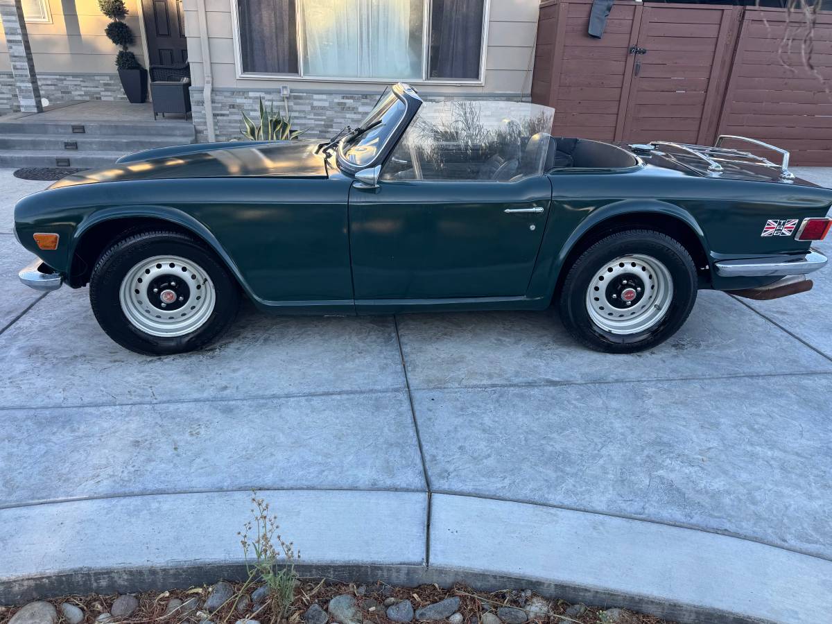 Truimph-tr6-1972-green