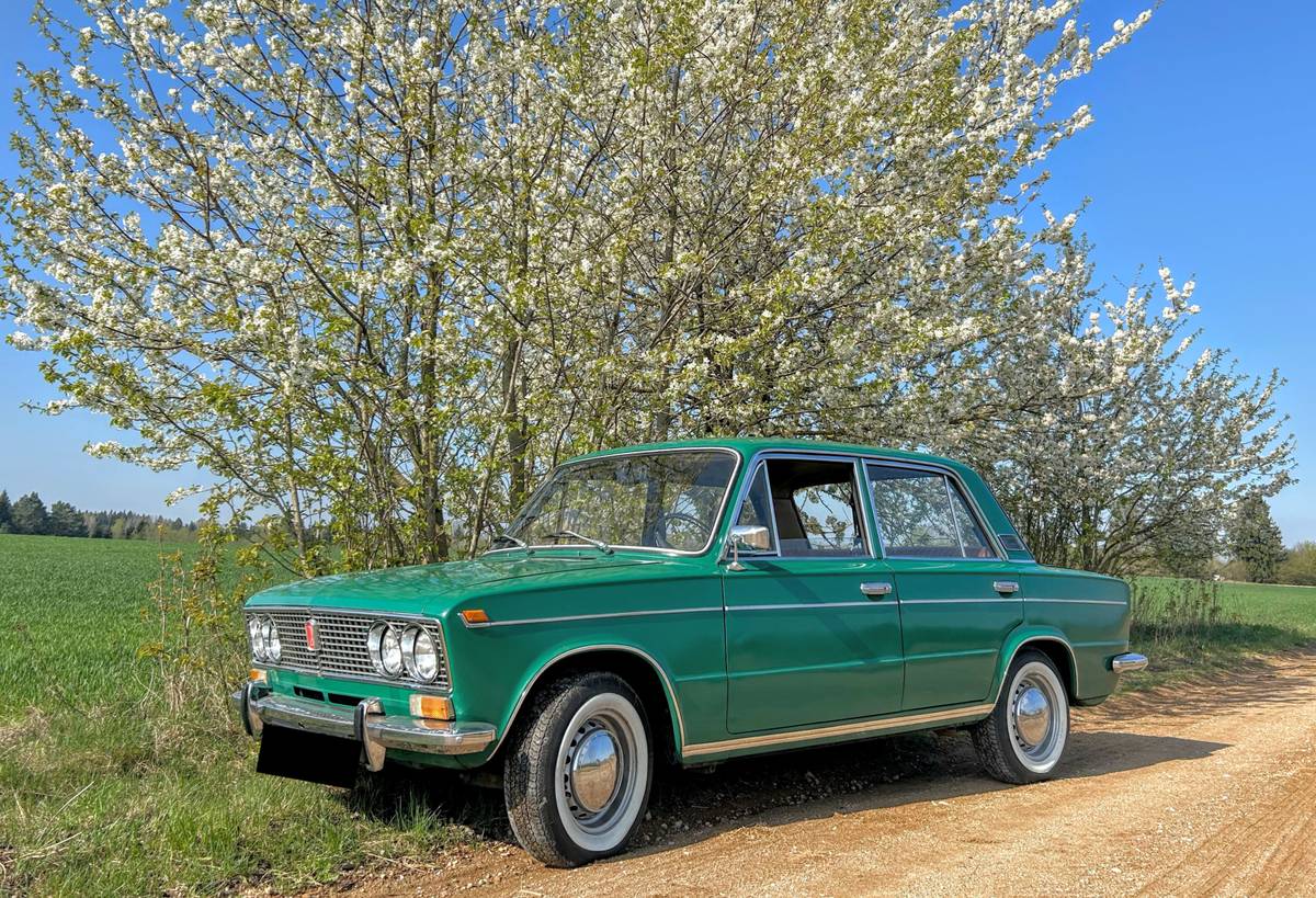 Vaz-2103-1975-green-3