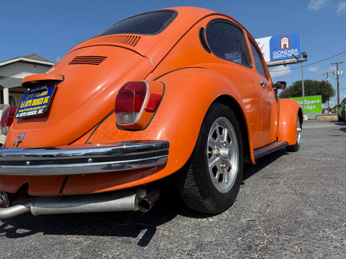 Volkswagaen-beetle-1971-orange-22