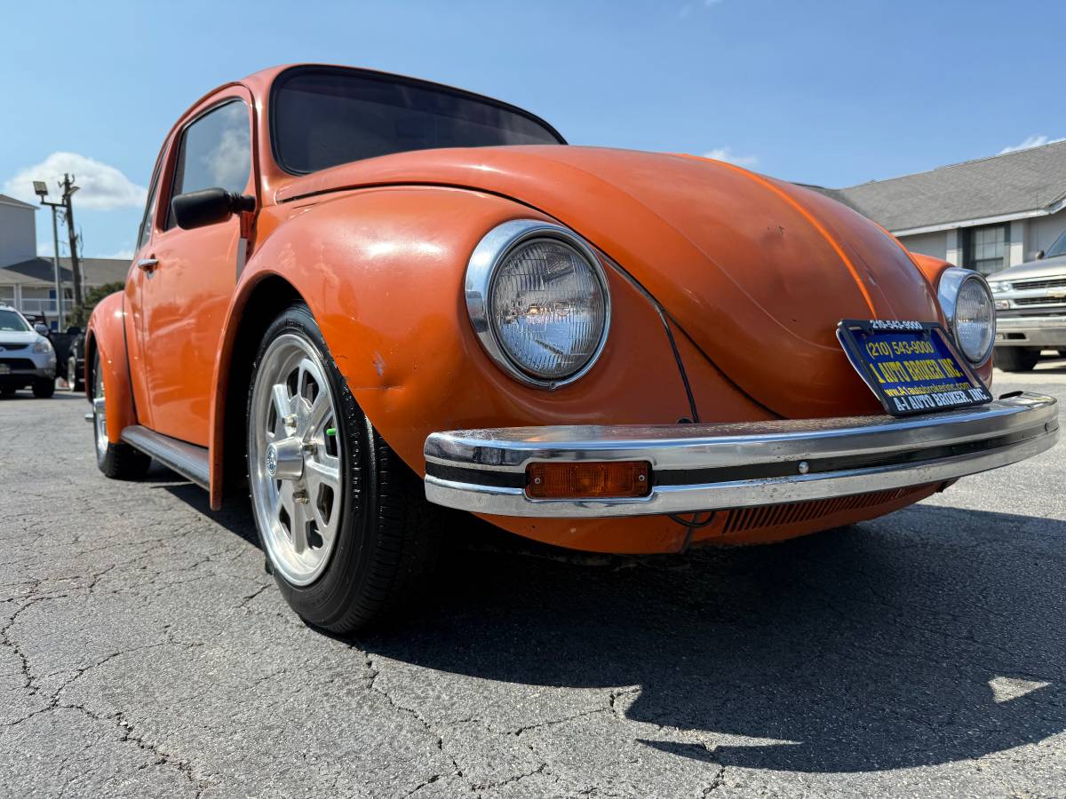 Volkswagaen-beetle-1971-orange-3