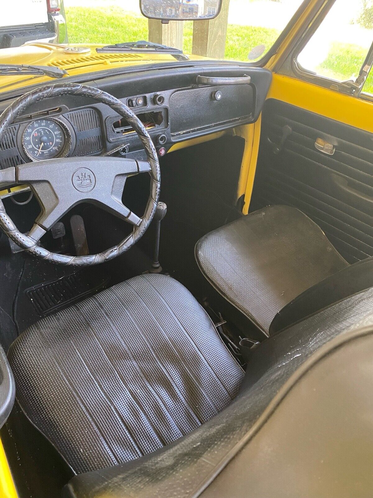 Volkswagen-1600-1972-Convertible-7