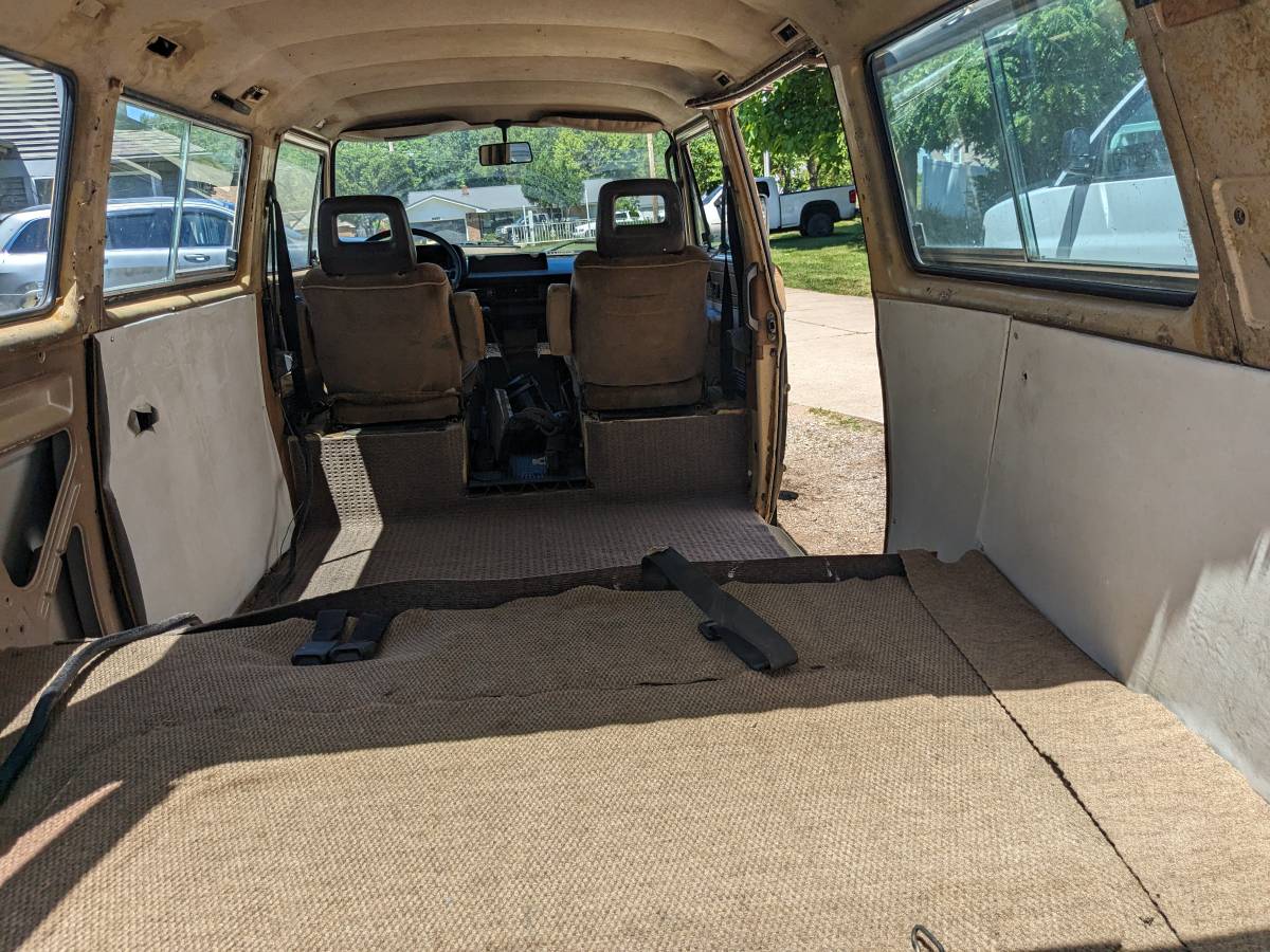 Volkswagen-1982-brown-15