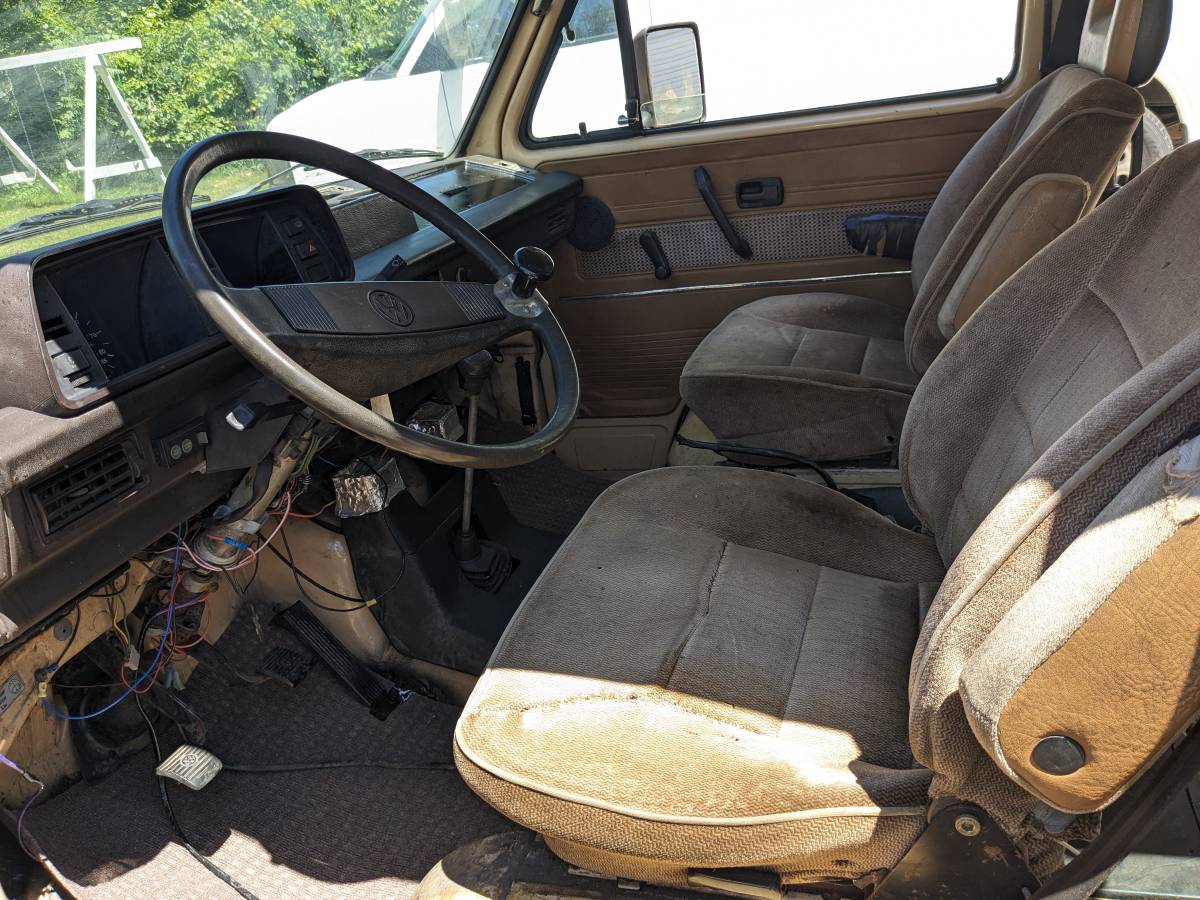 Volkswagen-1982-brown-16
