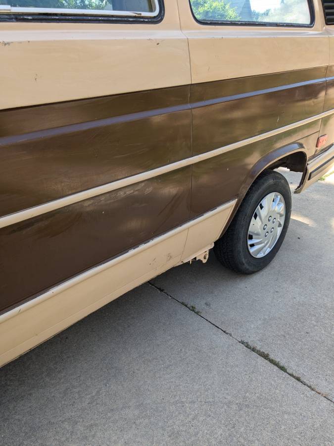 Volkswagen-1982-brown-3