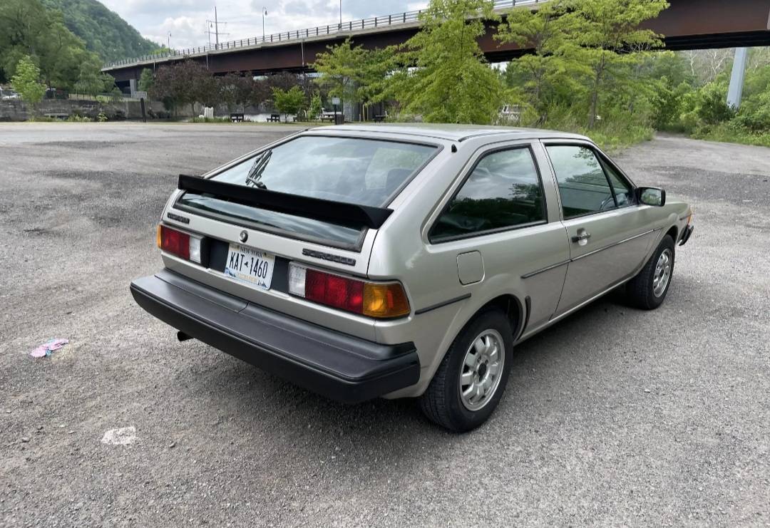 Volkswagen-1983-silver-3
