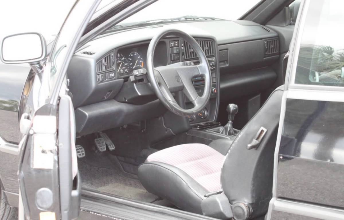 Volkswagen-1990-black-2