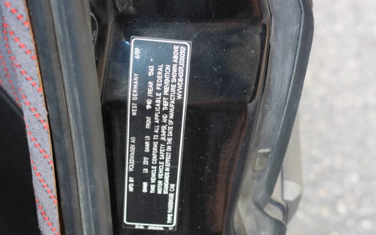 Volkswagen-1990-black-5