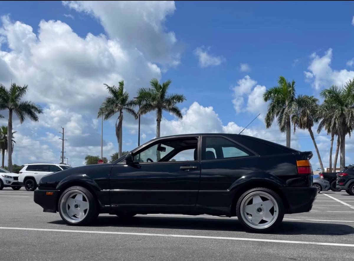 Volkswagen-1990-black-6