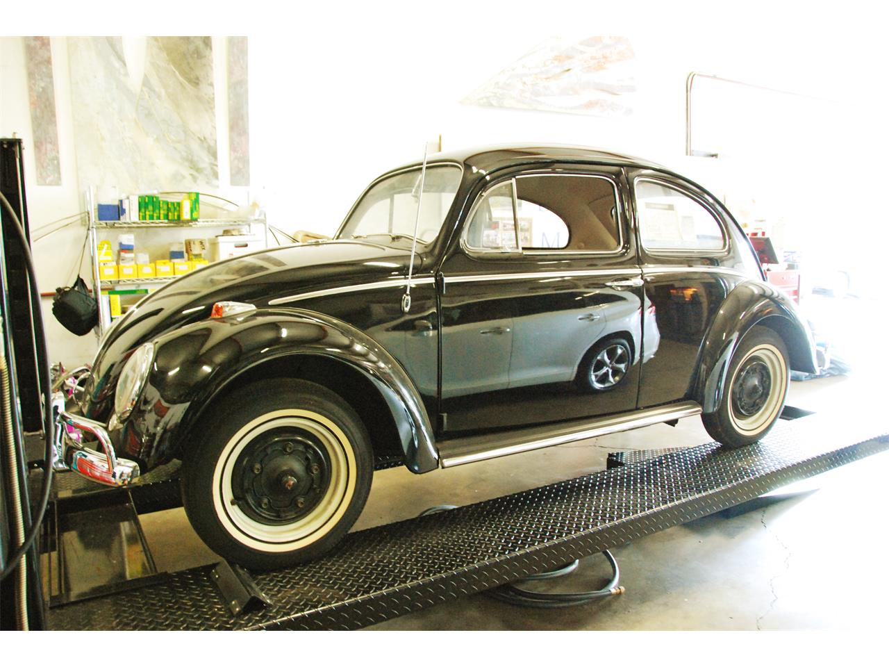 Volkswagen-Beetle-1964-Black-Red-12