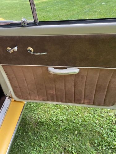 Volkswagen-Beetle-1964-Yellow-5