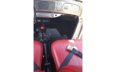 Volkswagen-Beetle-1965-Silver-RedBlack-10