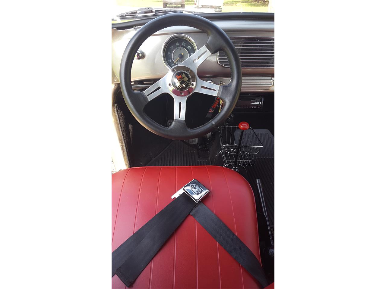 Volkswagen-Beetle-1965-Silver-RedBlack-11