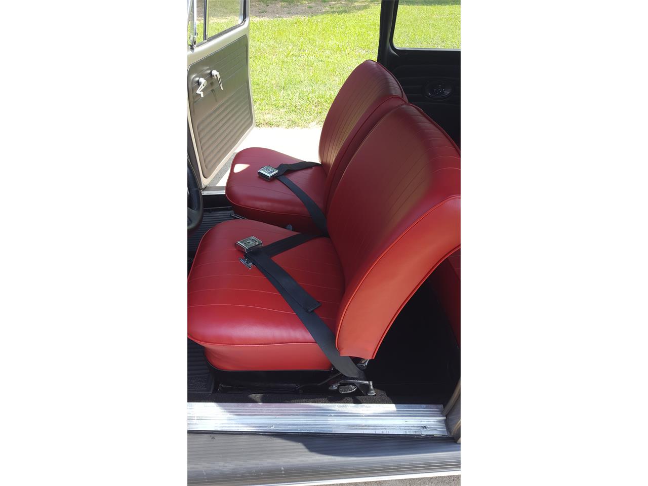 Volkswagen-Beetle-1965-Silver-RedBlack-13