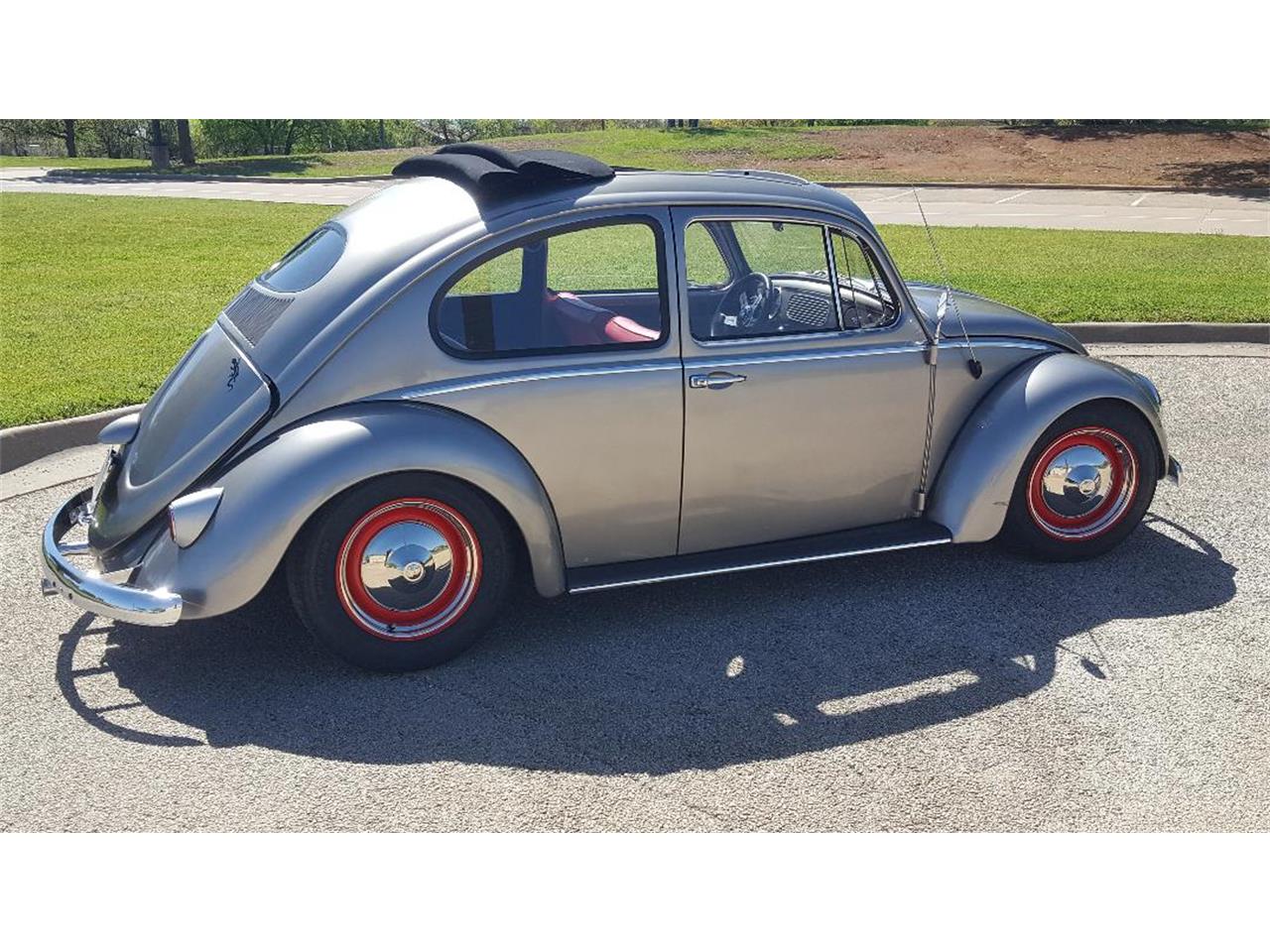 Volkswagen-Beetle-1965-Silver-RedBlack-4