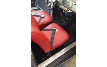 Volkswagen-Beetle-1965-Silver-RedBlack-7