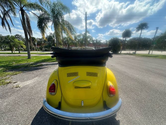 Volkswagen-Beetle-1968-Yellow-11