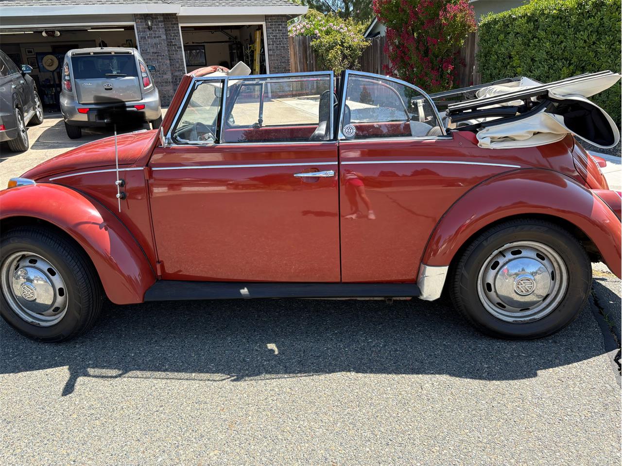 Volkswagen-Beetle-1969-RedOrange-Black-1