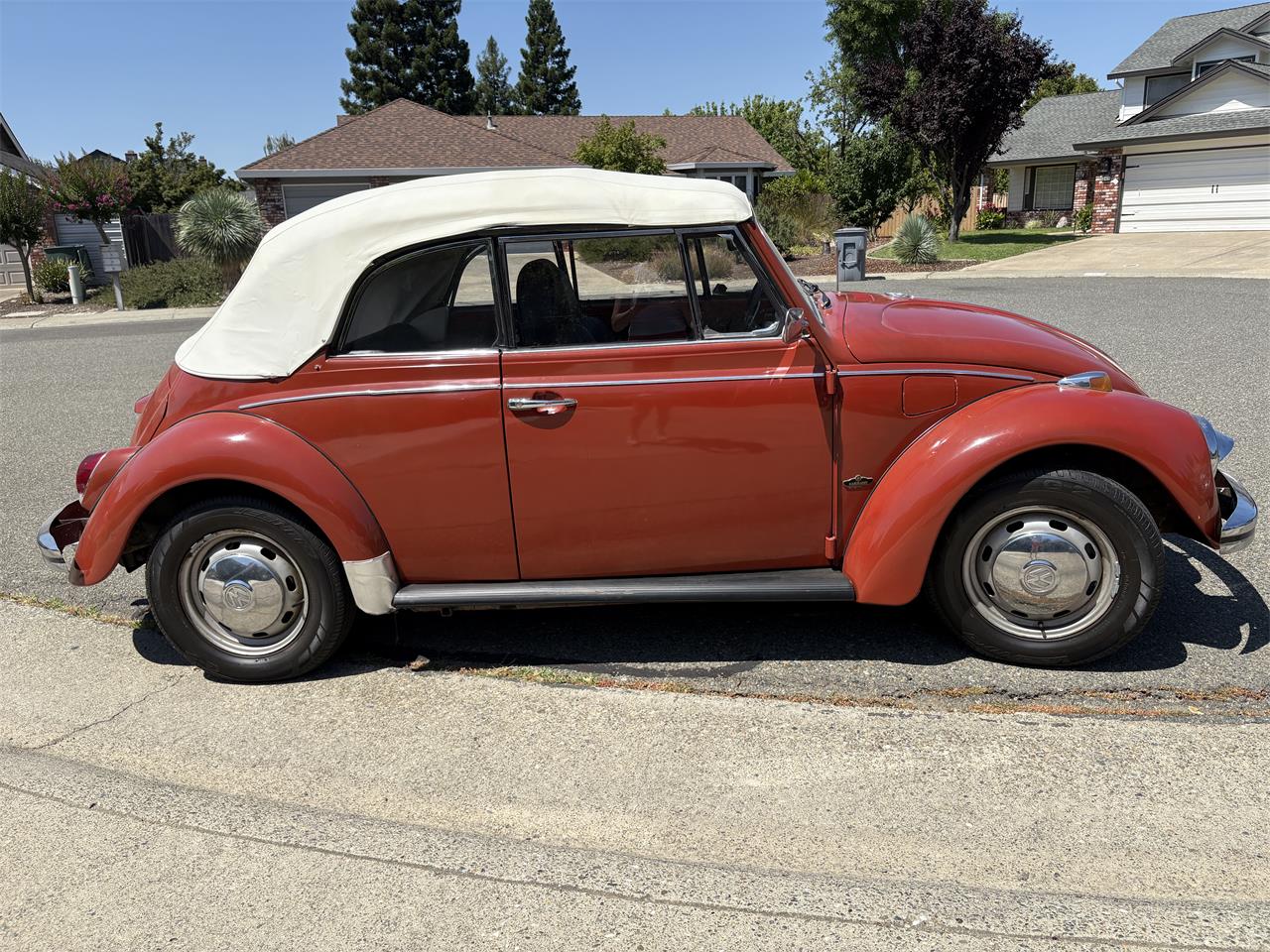 Volkswagen-Beetle-1969-RedOrange-Black
