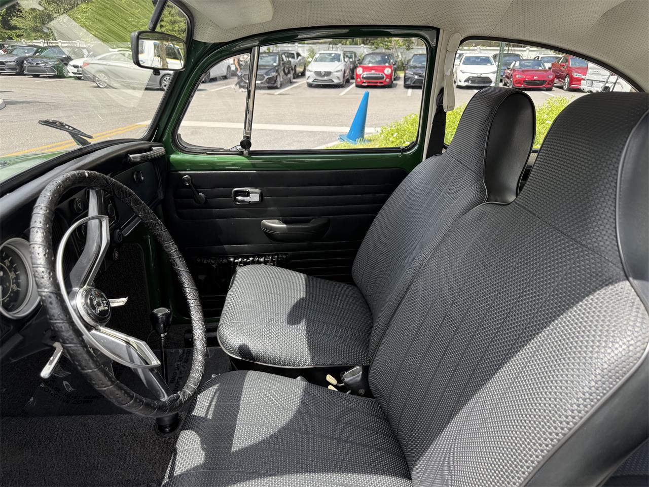 Volkswagen-Beetle-1970-Green-Black-12
