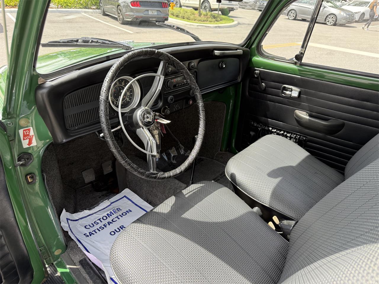 Volkswagen-Beetle-1970-Green-Black-14