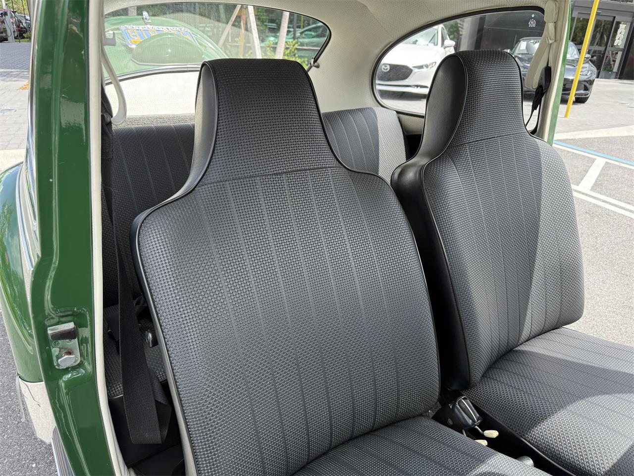 Volkswagen-Beetle-1970-Green-Black-5