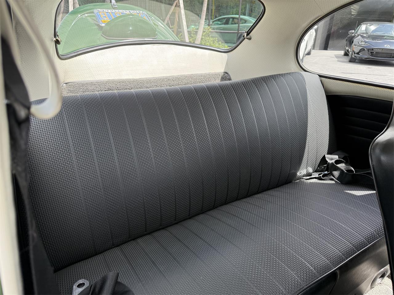 Volkswagen-Beetle-1970-Green-Black-6