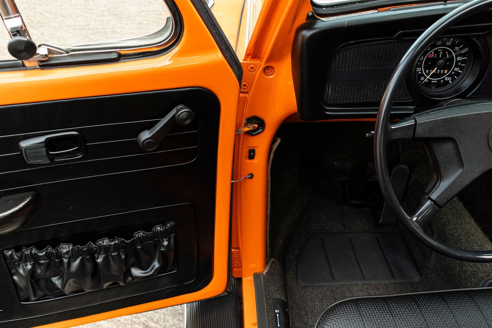 Volkswagen-Beetle-Classic-1972-Coupe-12