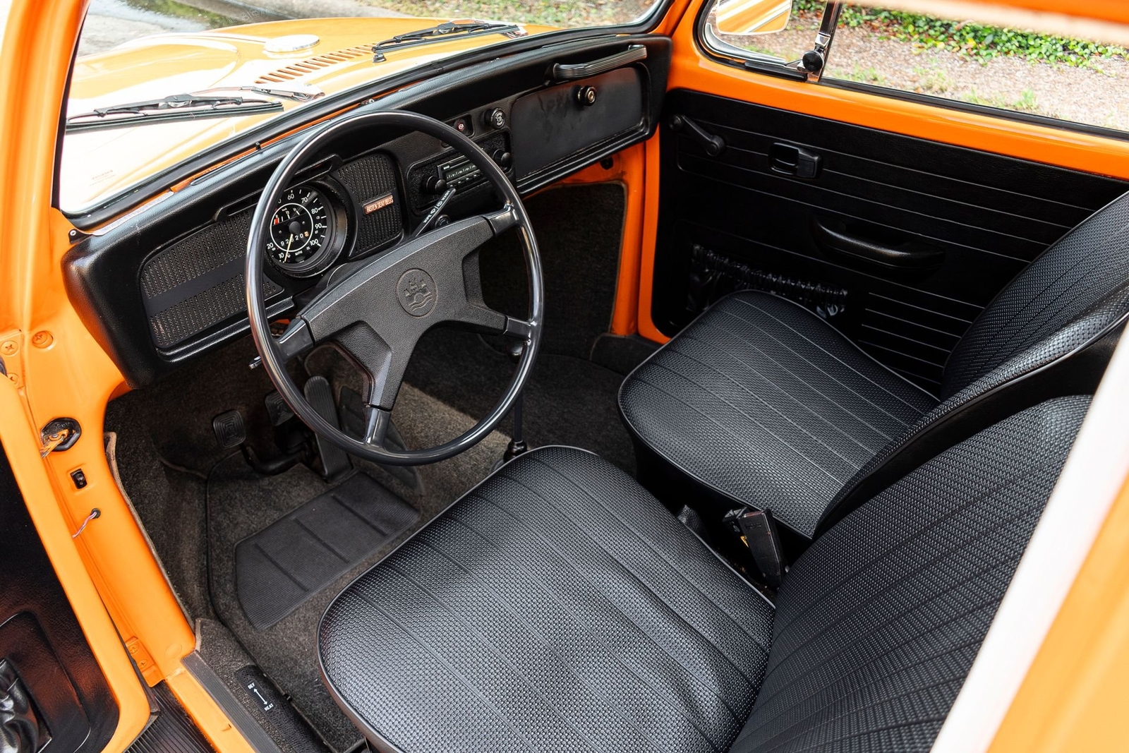 Volkswagen-Beetle-Classic-1972-Coupe-15