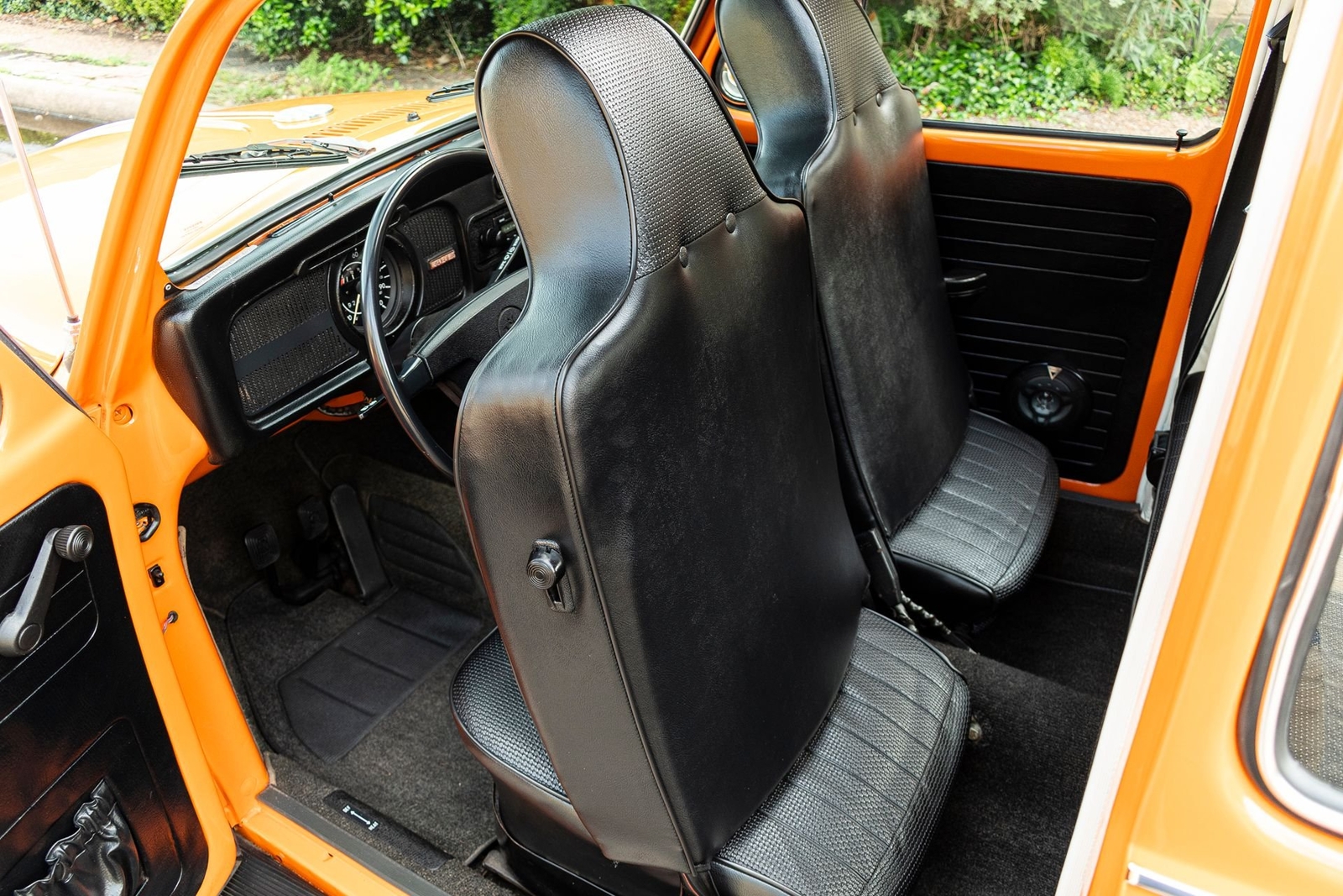 Volkswagen-Beetle-Classic-1972-Coupe-19