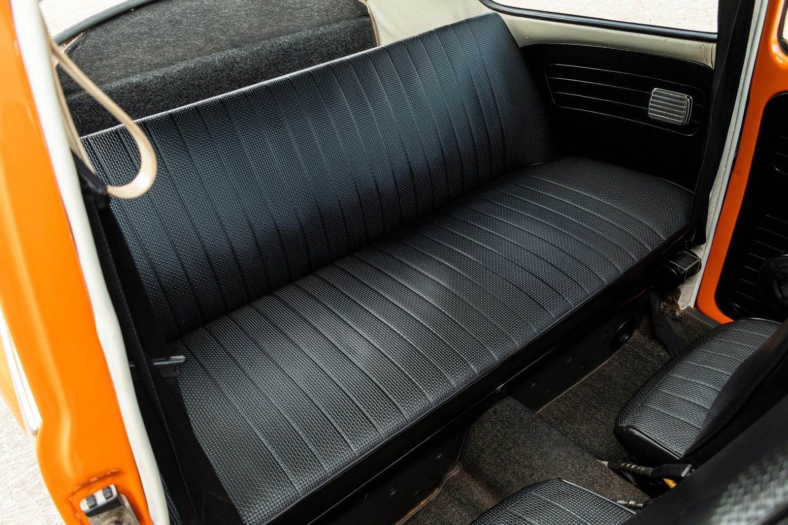 Volkswagen-Beetle-Classic-1972-Coupe-21
